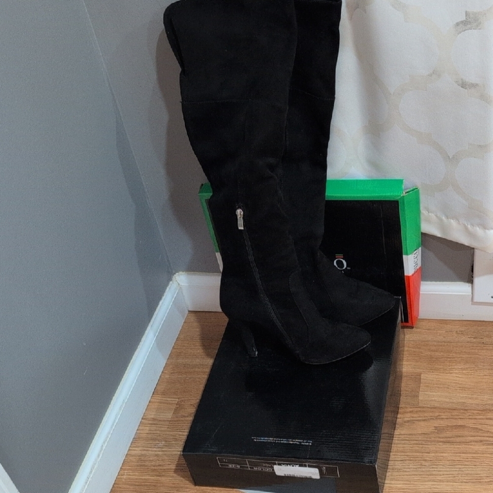 Bucco Suede Black Heeled Boots